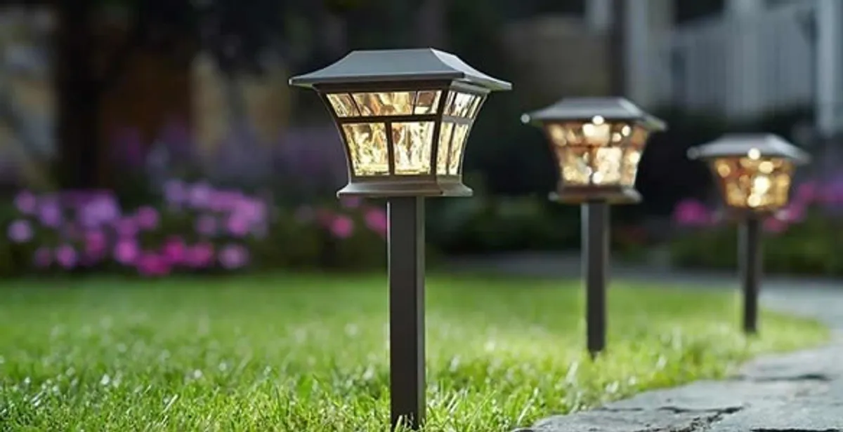 landscape lighting installation services with professionally installed pathway lights in Fort Lauderdale, FL