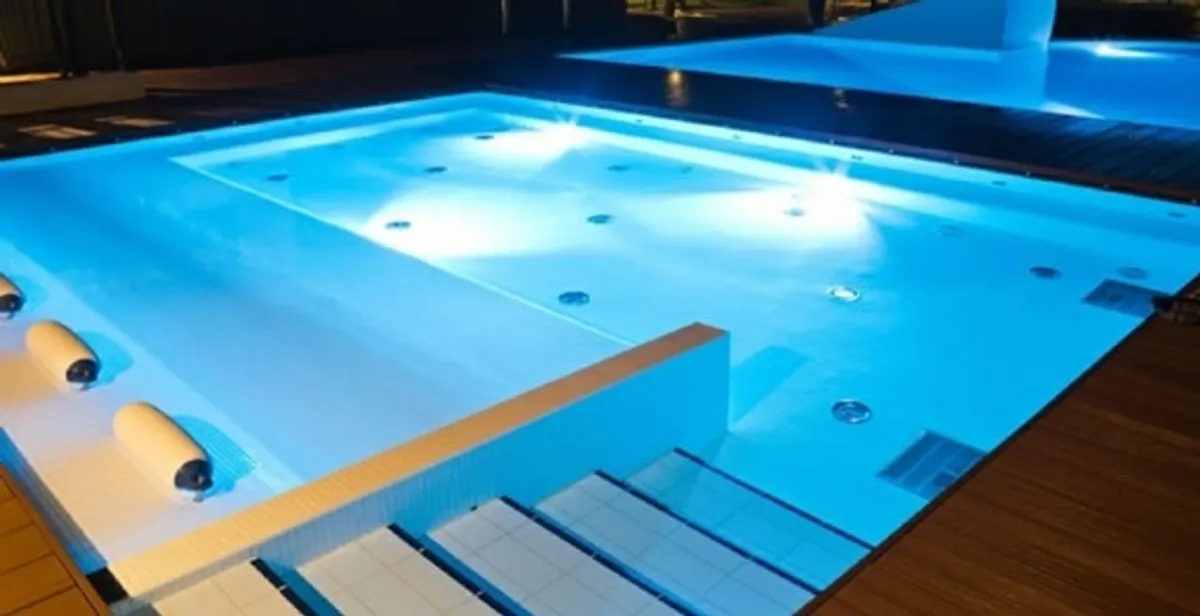 pool light installation and repair services providing modern illuminated pool lighting in Fort Lauderdale, FL