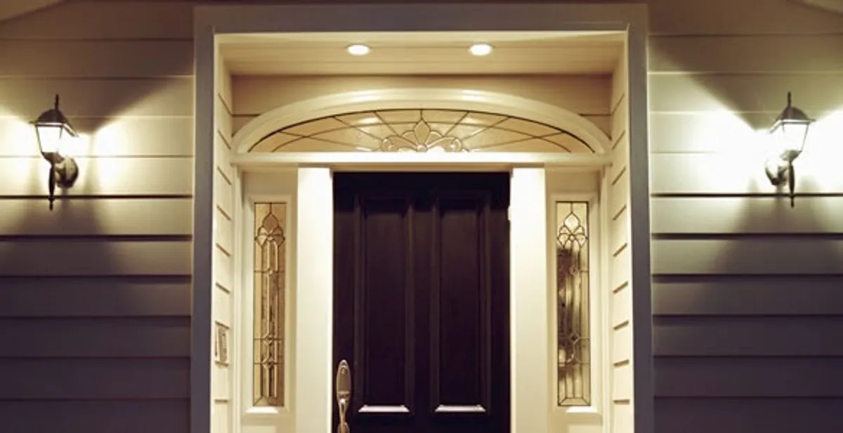 security light installation services with professionally installed entryway lighting in Fort Lauderdale, FL
